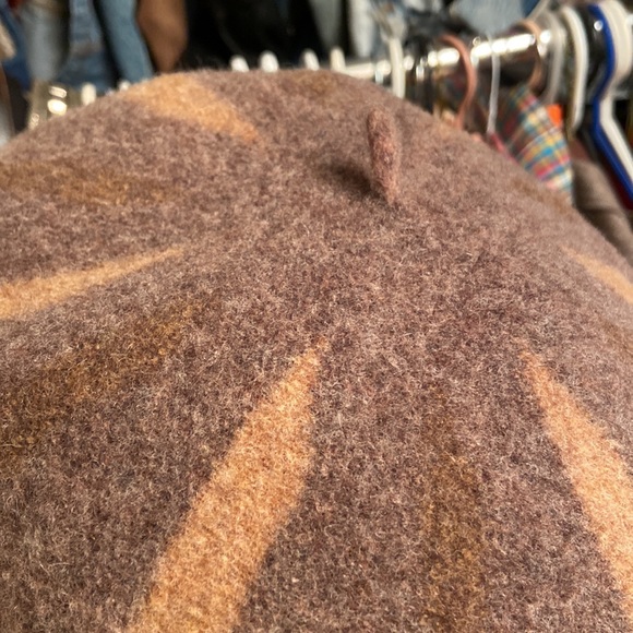 Wool Beret Hat by Canadian Hat 1918 - Picture 4 of 8